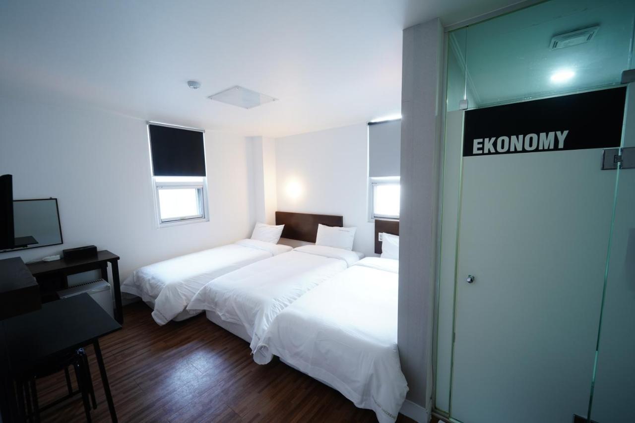 Ekonomy Haeundae Hostel Busan Esterno foto